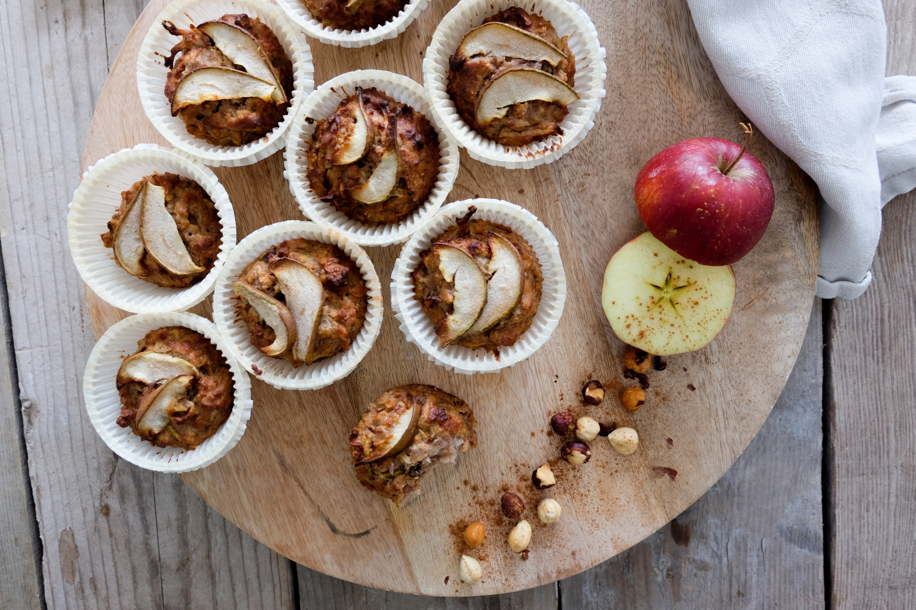 Muffins med havregryn og æble