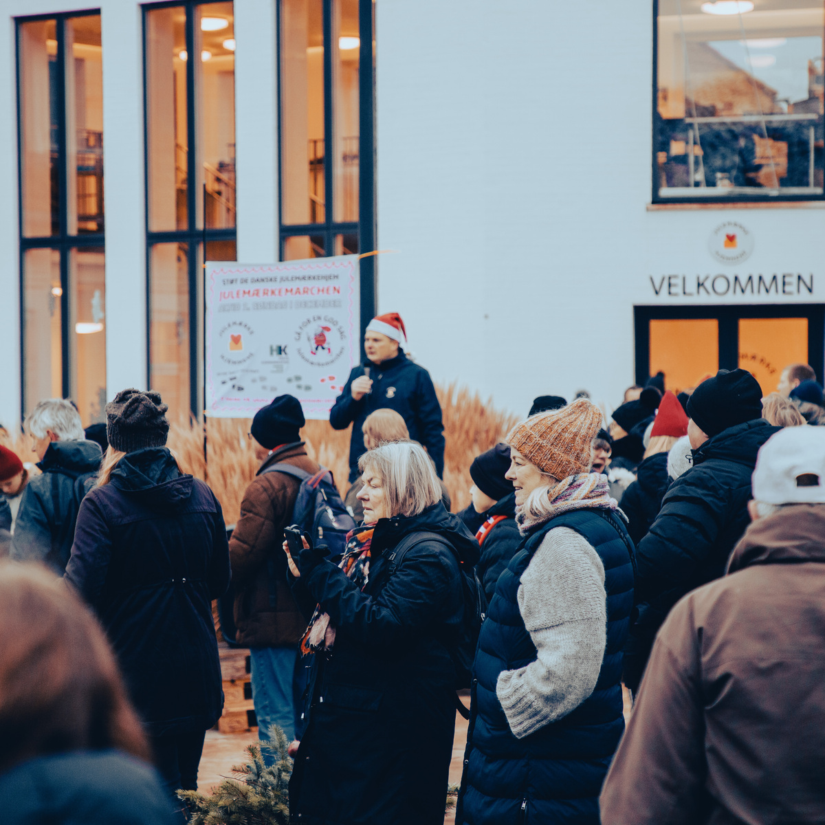Forstander på Julemærkehjemmet Liljeborg, Carsten Salomon, holder tale inden startskuddet til årets march.
